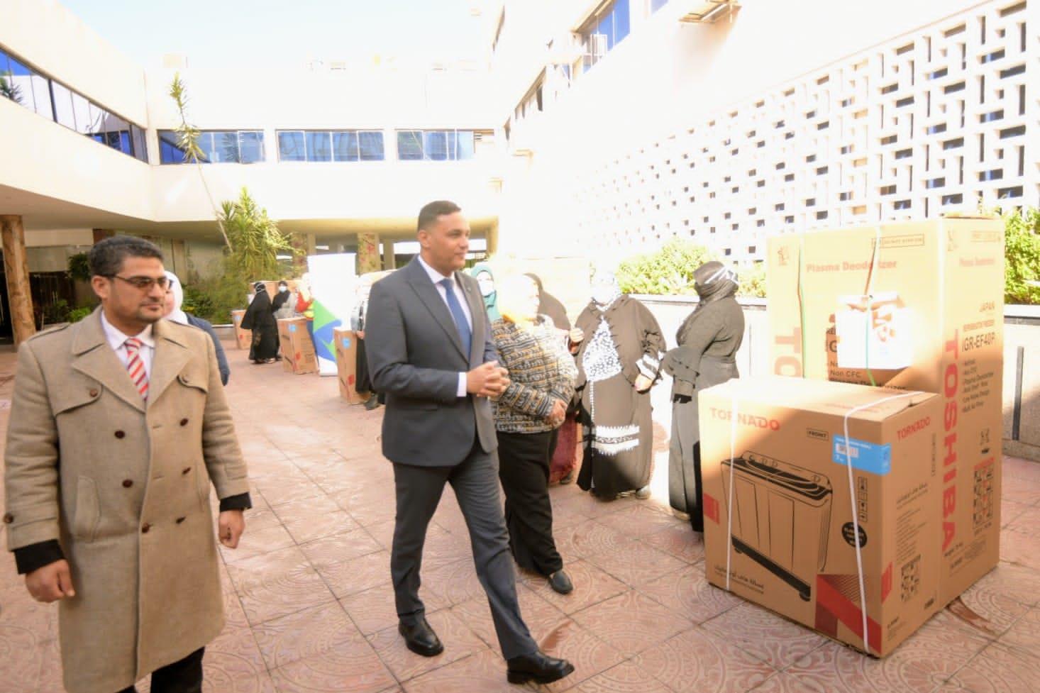 جة.. غسالة .. خلاط لعشرة عرائس خلال احتفالات الدقهلية بعيدها القومي‎‎