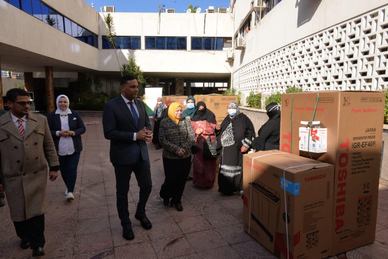 جة.. غسالة .. خلاط لعشرة عرائس خلال احتفالات الدقهلية بعيدها القومي‎‎