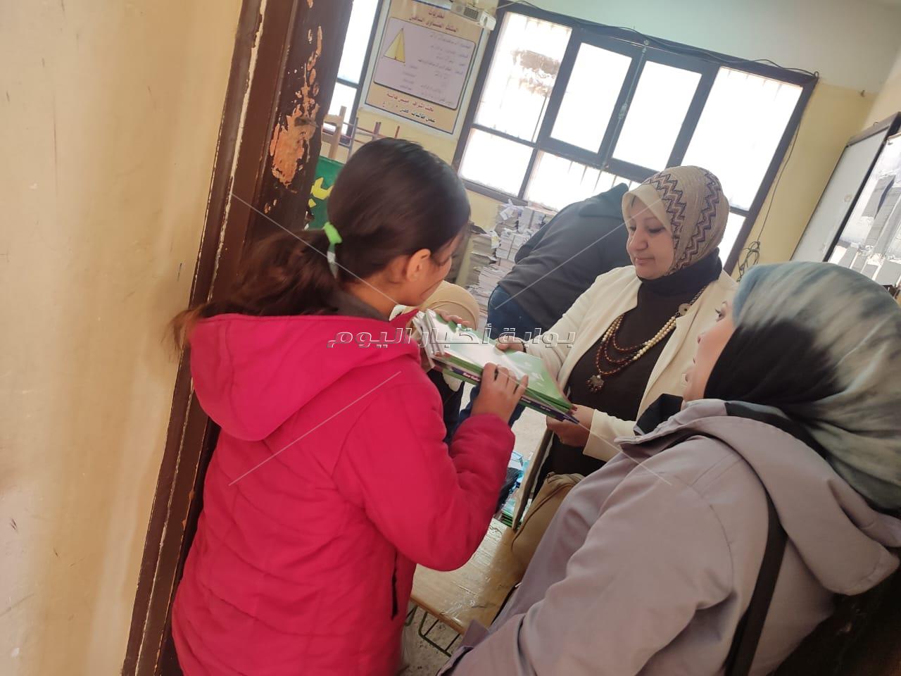 مدير تعليم الجيزة يتابع انتظام العملية الدراسية بجميع الإدارات التعليمية 