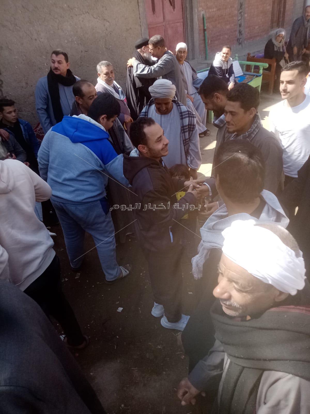 أهالى الحرجة قبلى يستقبلون المختطفين الستة بالطبل والمزمار البلدى