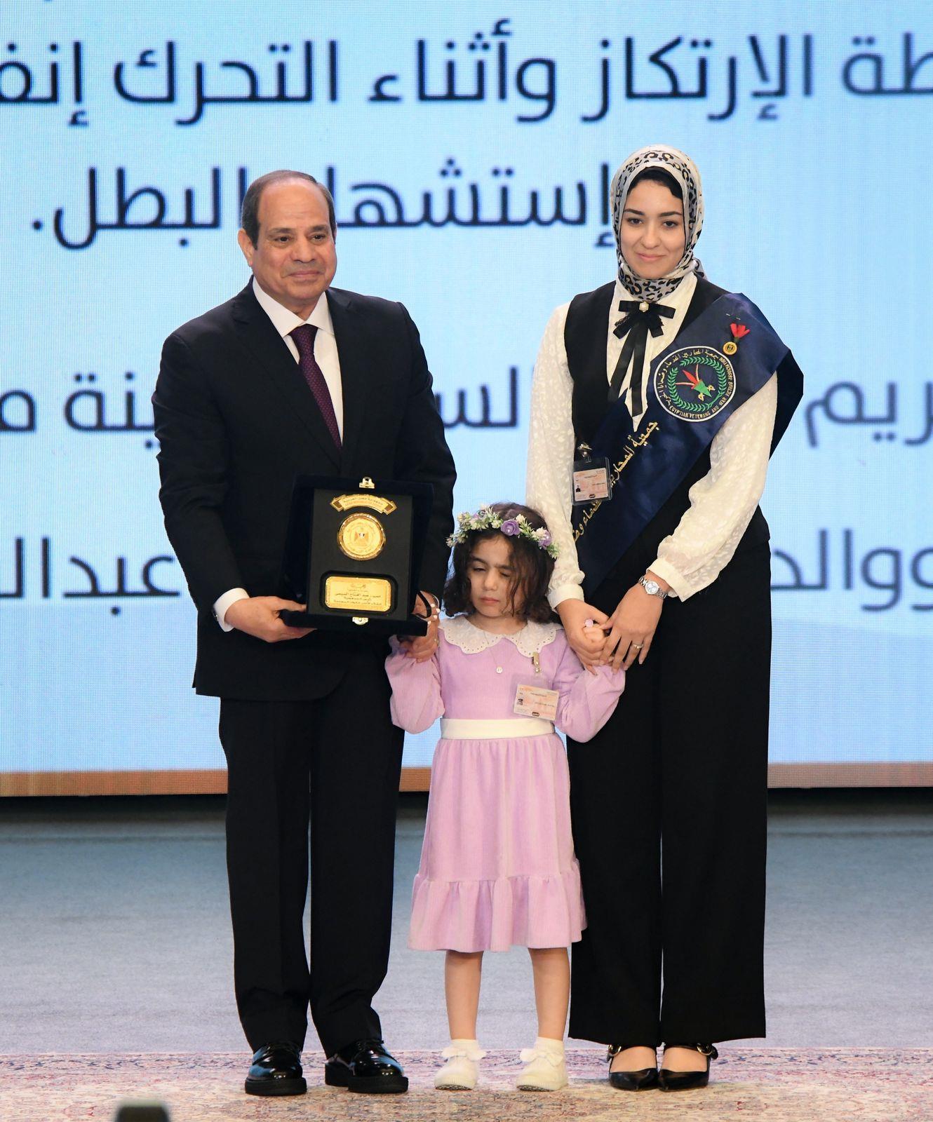 السيد الرئيس يشهد الندوة التثقيفية السابعة والثلاثين للقوات المسلحة في ذكرى يوم الشهيد