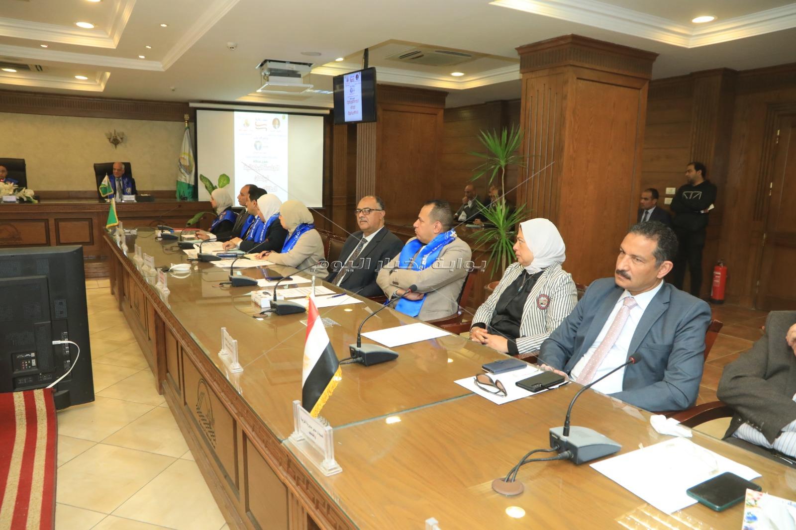 وزير الشباب والرياضة ومحافظ الجيزة يشهدان جلسة برلمانية لبرلمان طلائع وشباب مصر