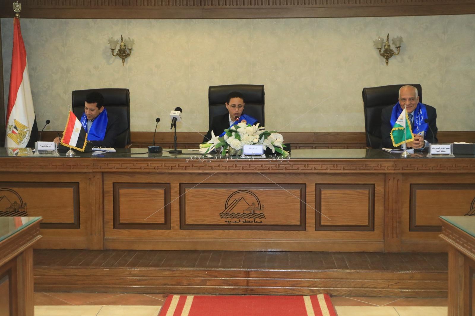 وزير الشباب والرياضة ومحافظ الجيزة يشهدان جلسة برلمانية لبرلمان طلائع وشباب مصر