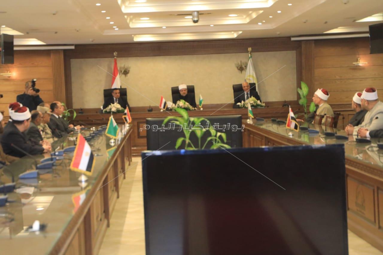 وزيرا الأوقاف والتنمية المحلية ومحافظ الجيزة يلتقون قيادات الدعوة بالمحافظة