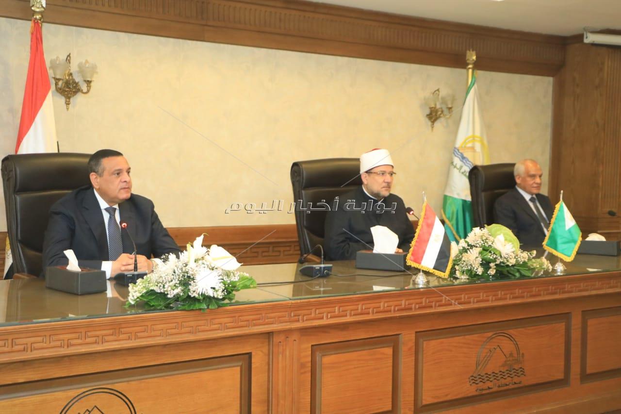 وزيرا الأوقاف والتنمية المحلية ومحافظ الجيزة يلتقون قيادات الدعوة بالمحافظة