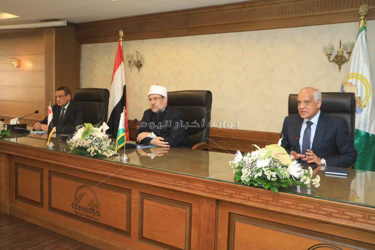 وزيرا الأوقاف والتنمية المحلية ومحافظ الجيزة يلتقون قيادات الدعوة بالمحافظة