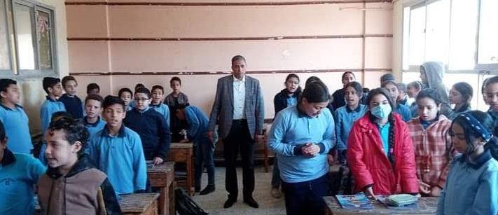 بالصور .. قيادات التعليم داخل المدارس لمتابعة حضور الطلاب في رمضان واداء اختبارات المهام الادائية