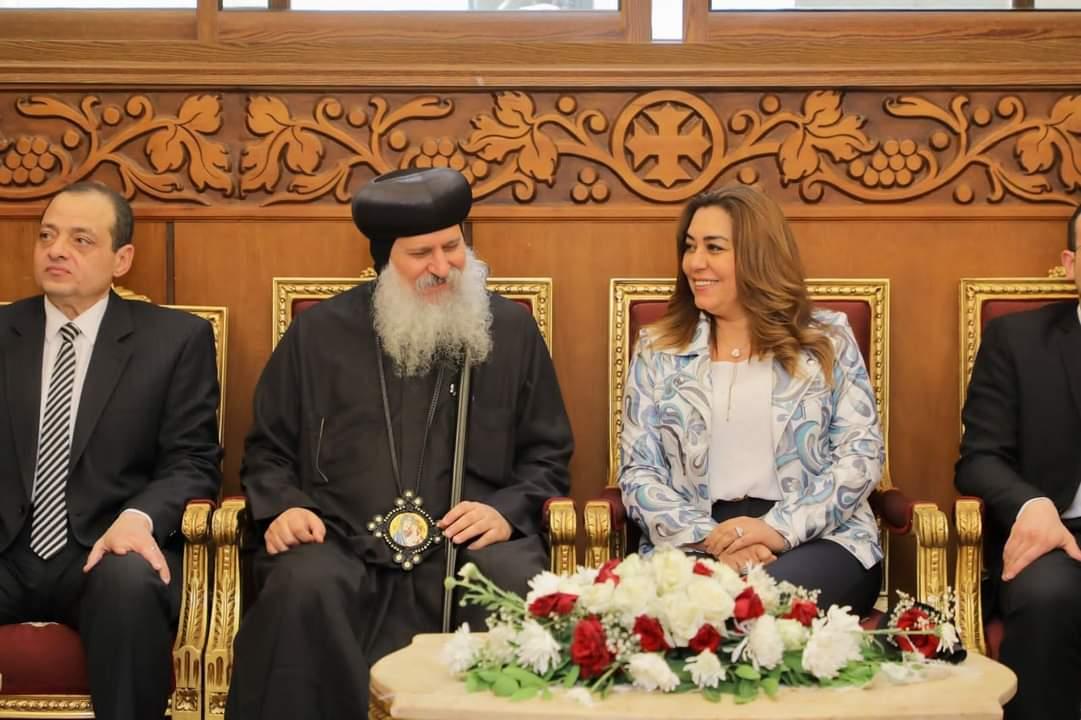 محافظ دمياط تزور كنيستي العذراء مريم والروم الأرثوذكس للتهنئة بعيد القيامة المجيد 