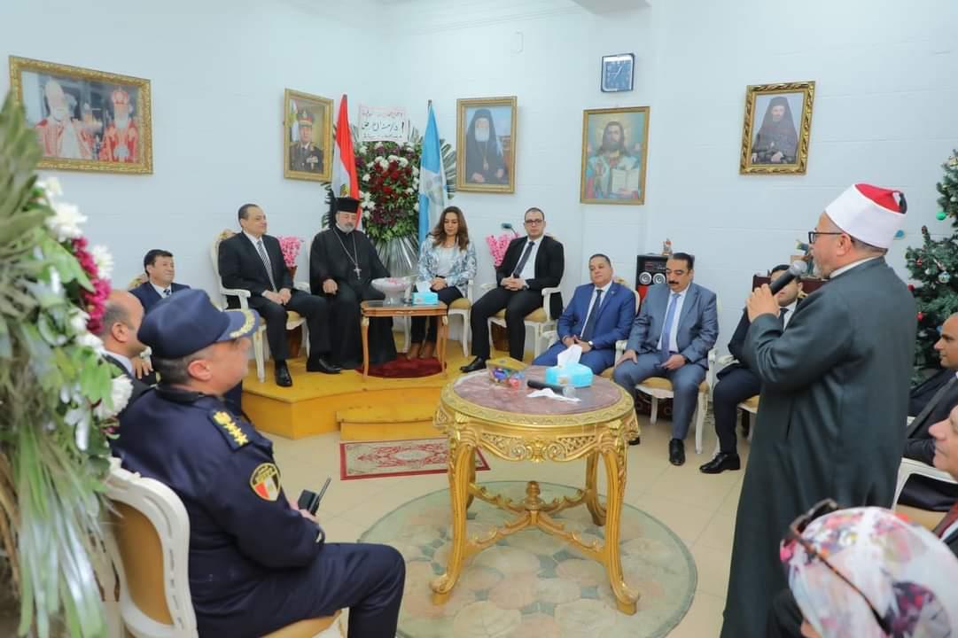 محافظ دمياط تزور كنيستي العذراء مريم والروم الأرثوذكس للتهنئة بعيد القيامة المجيد 