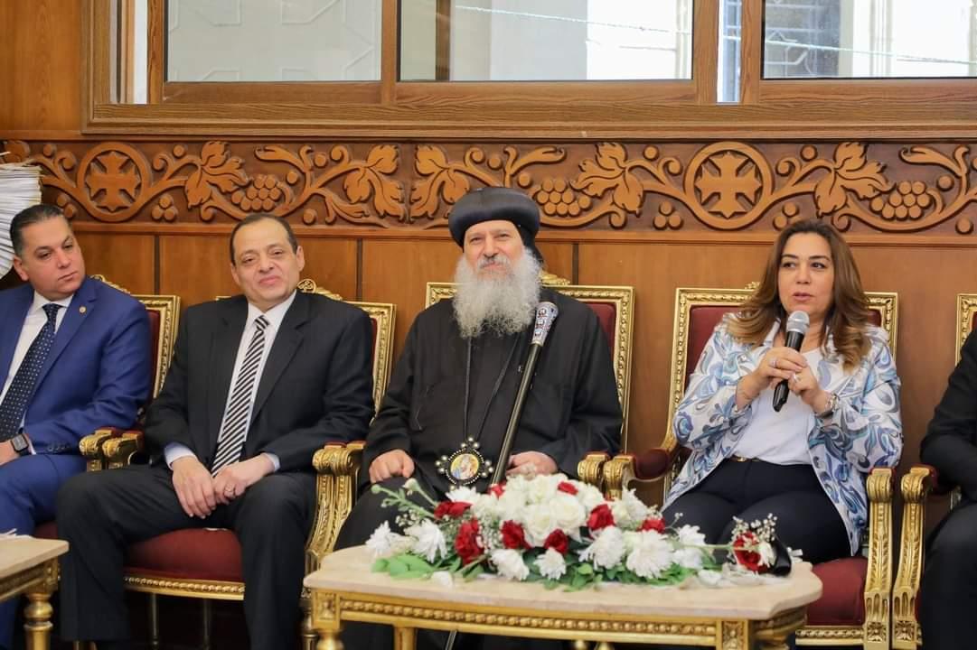 محافظ دمياط تزور كنيستي العذراء مريم والروم الأرثوذكس للتهنئة بعيد القيامة المجيد 