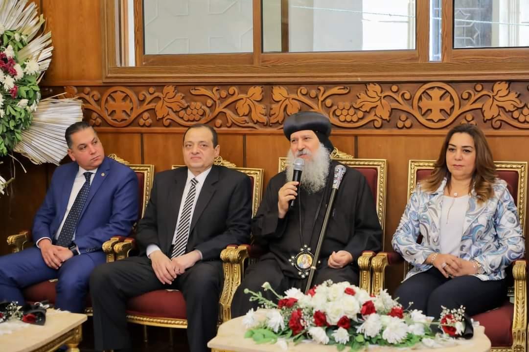 محافظ دمياط تزور كنيستي العذراء مريم والروم الأرثوذكس للتهنئة بعيد القيامة المجيد 