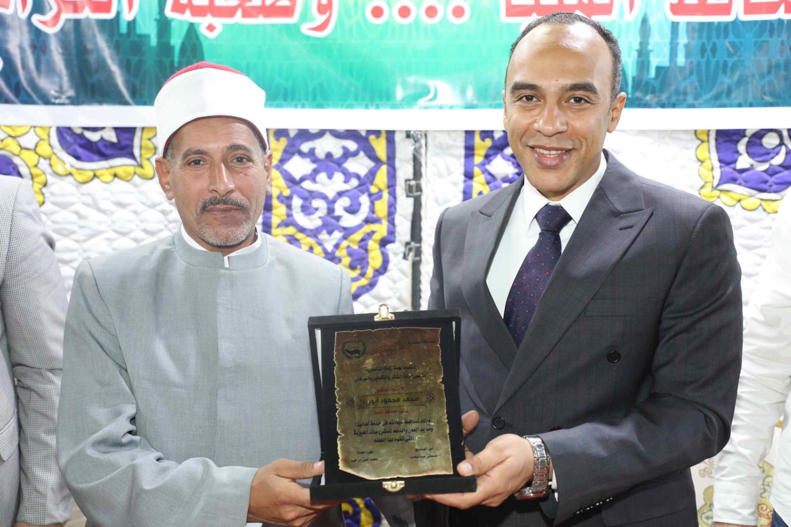 نائب محافظ المنيا يكرم المتميزين من حفظة القرآن الكريم بقرية الناصرية بمركز بنى مزار