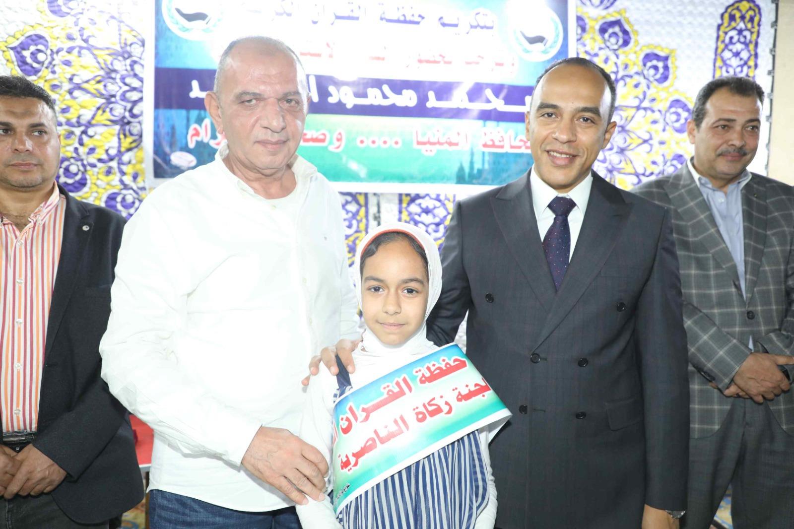 نائب محافظ المنيا يكرم المتميزين من حفظة القرآن الكريم بقرية الناصرية بمركز بنى مزار