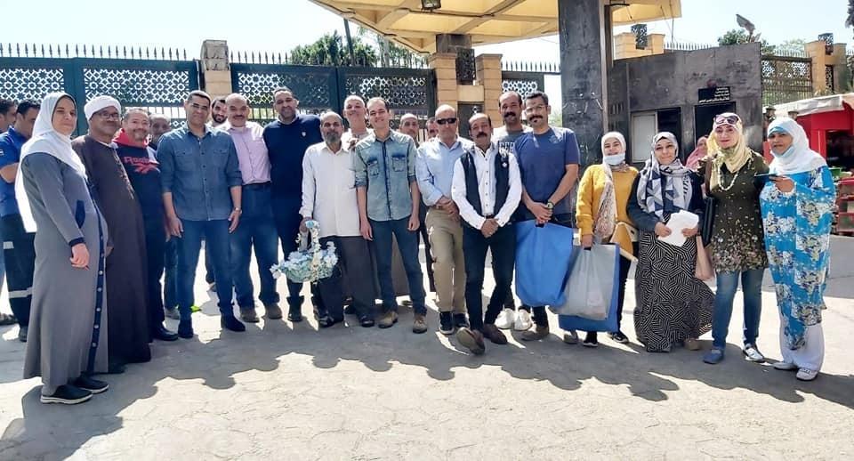 تزامناً مع عيد الفطر .. مدير مستشفى الحسين الجامعي يرسم البسمة على وجوه المرضى