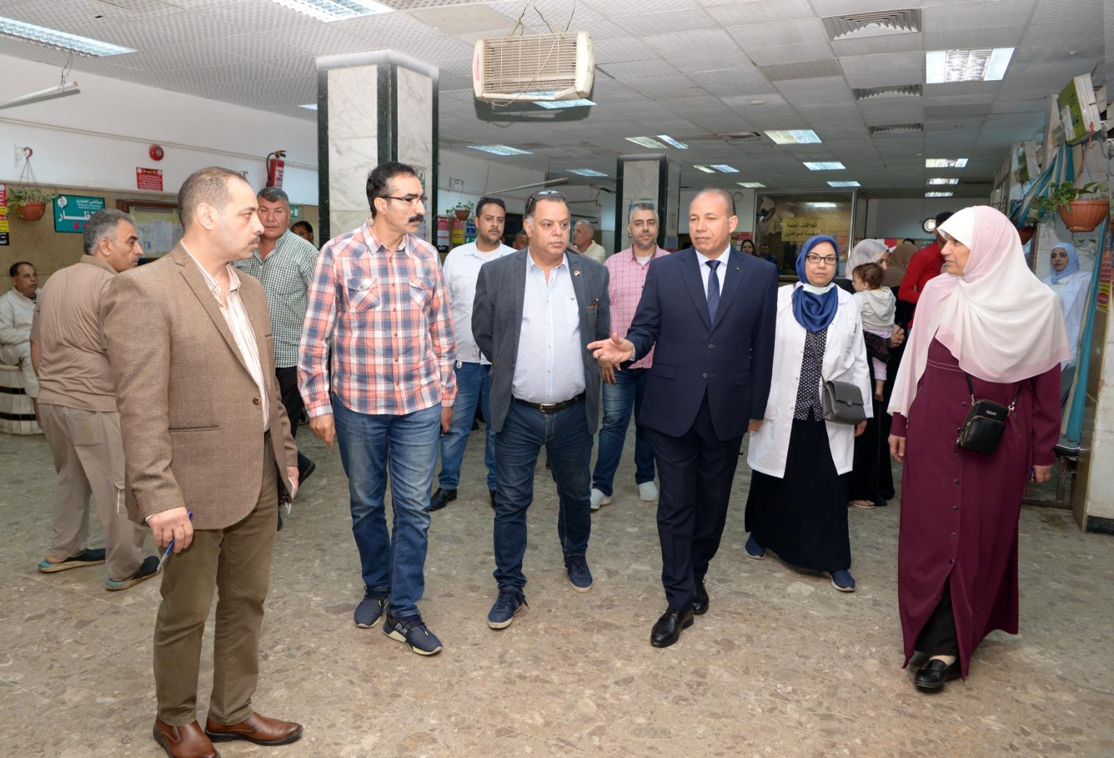 جولة مفاجئة لرئيس جامعة المنصورة لتفقد سير العمل  بالمستشفيات الجامعية . 