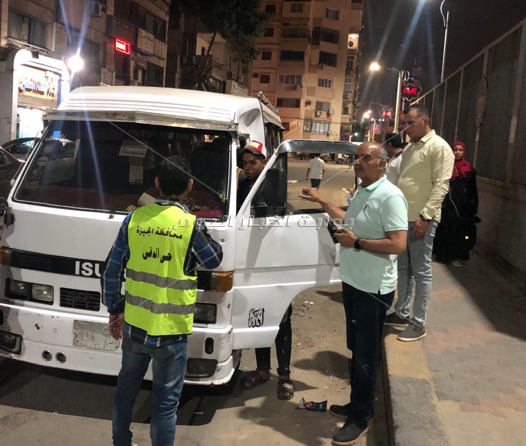رفع إشغالات كافيه شهير وضبط سيارات السيرفيس المخالفة للانتظار بالدقي