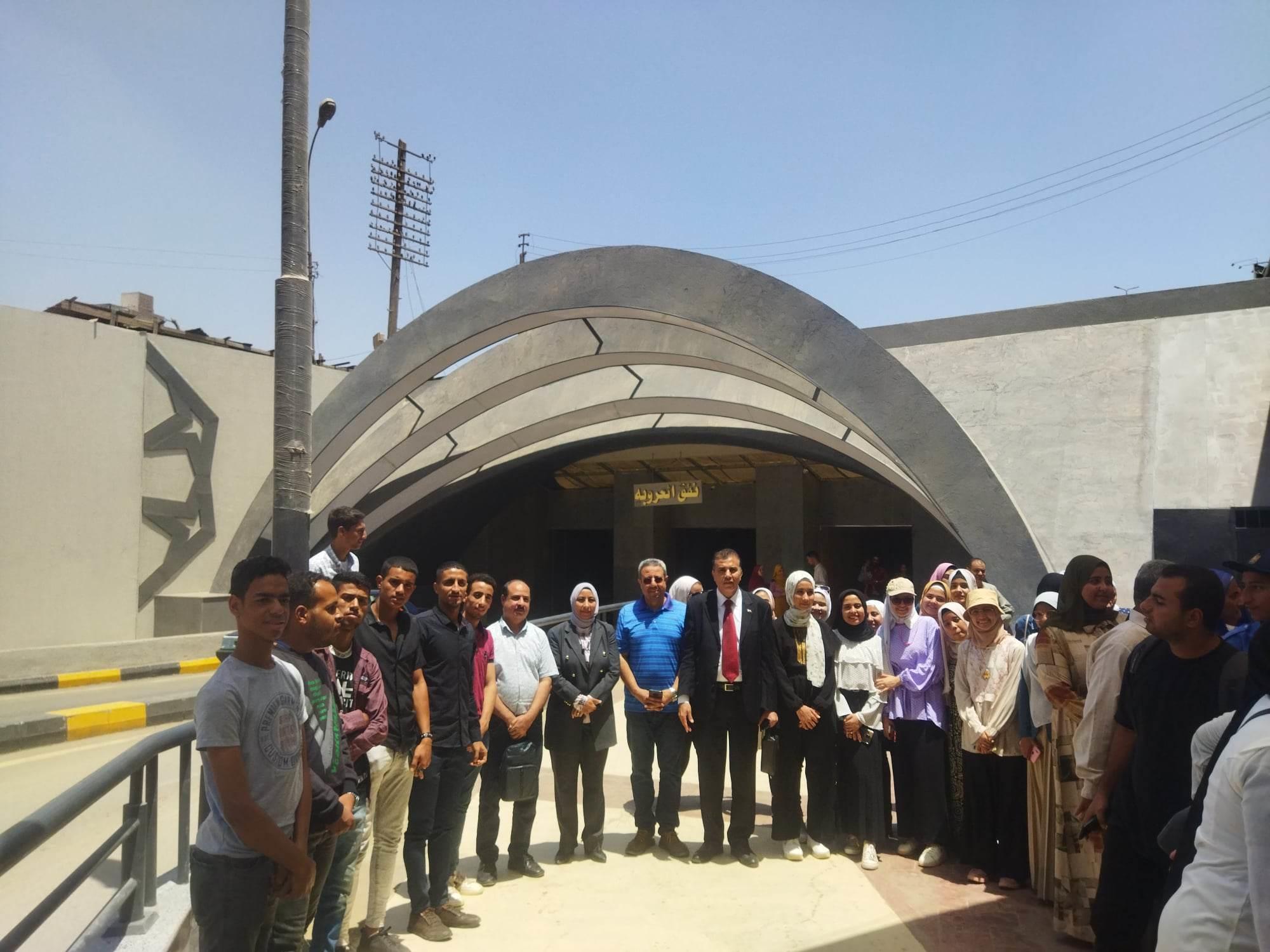 جامعة سوهاج يزورون المشروعات القومية