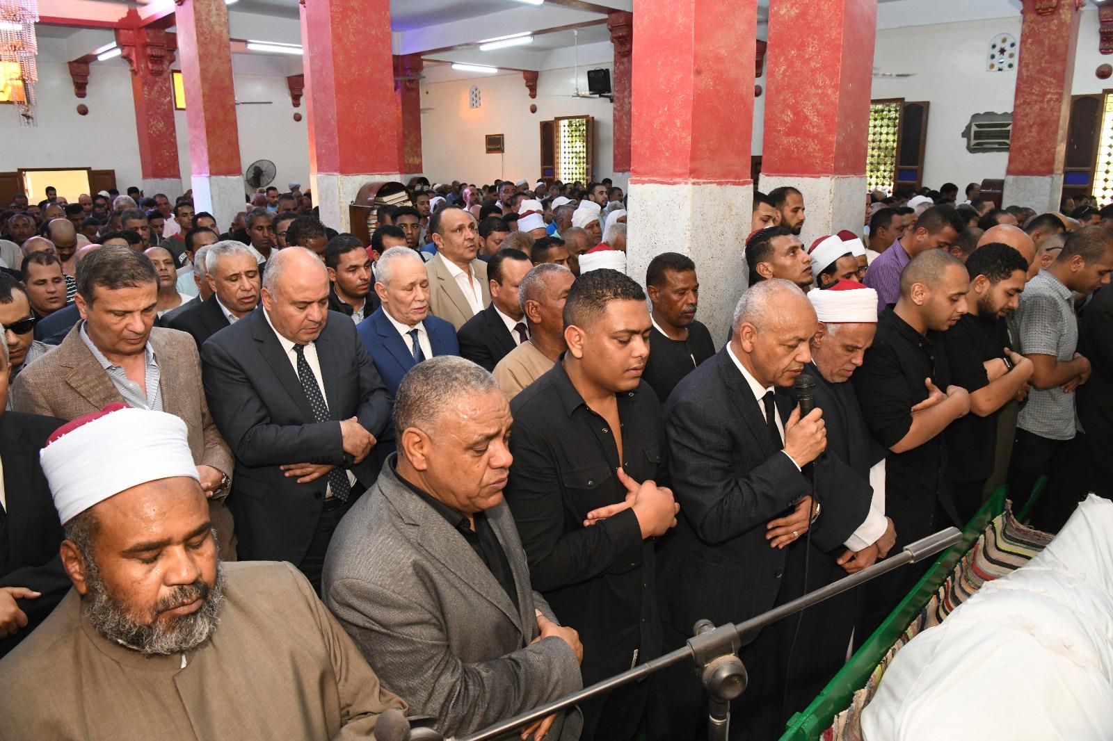   صلاة الجنازة ومراسم تشييع جثمان الكاتب الصحفى وعضو مجلس الشيوخ محمود بكرى