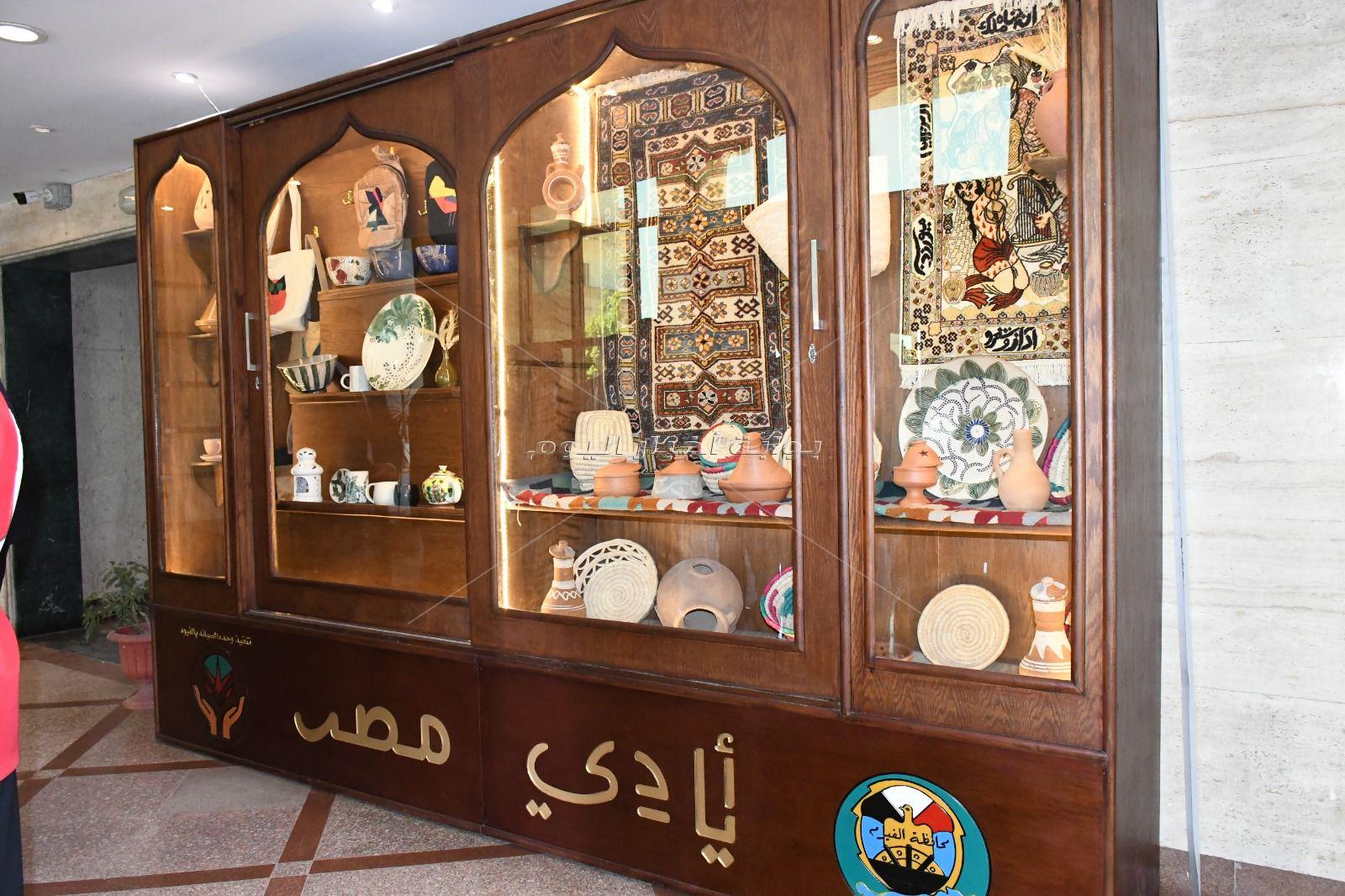 محافظ الفيوم يبحث مع وفد وزارة التنمية المحلية آليات التوسع في تنظيم معارض