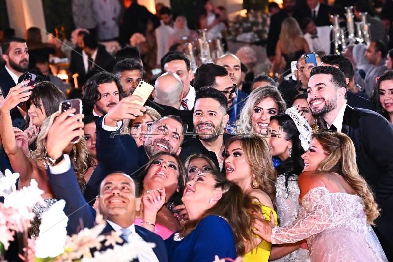 حماقي يشعل زفاف ابنة حميد الشاعري وسط النجوم