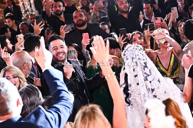 حماقي يشعل زفاف ابنة حميد الشاعري وسط النجوم