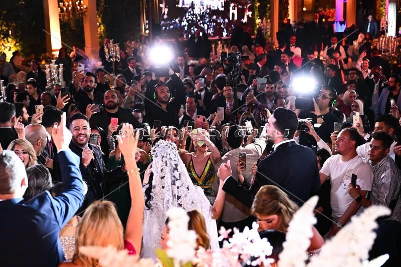 حماقي يشعل زفاف ابنة حميد الشاعري وسط النجوم
