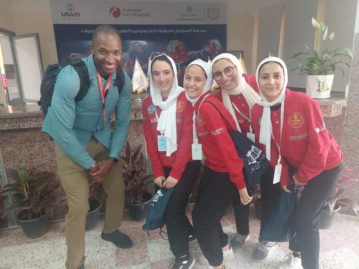 زوجة الرئيس الامريكي مع وزير التعليم تتفقد مدرسة تكنولوجيا تطبيقيةللبرمجيات ..اعرف التفاصيل