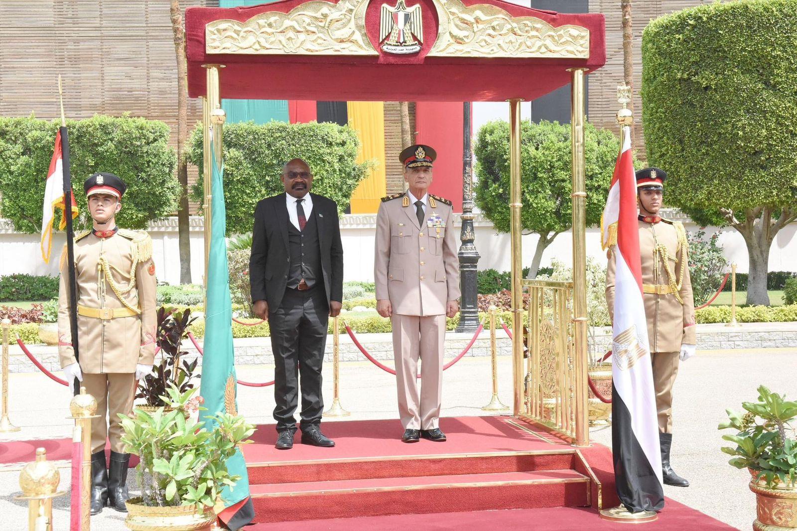 وزير الدفاع والإنتاج الحربى يلتقى نظيره بجمهورية زامبيا