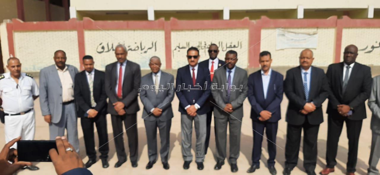 سفير السودان ومدير تعليم الجيزة يتفقدان امتحانات شهادة الأساس السودانية  