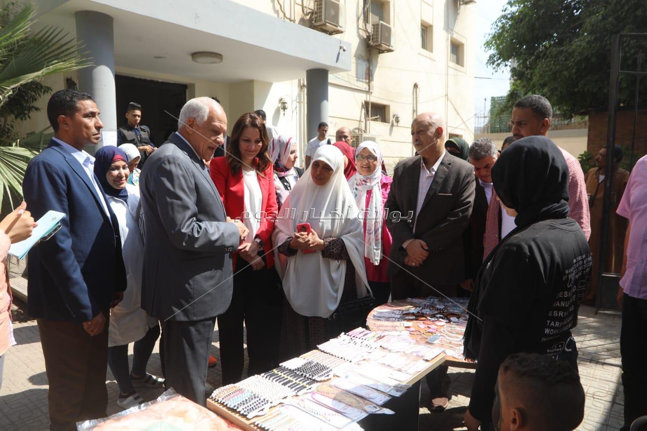 محافظ الجيزة يدشن مبادرة " 100 يوم صحة " من مركز صحه ميت عقبة بالعجوزة 