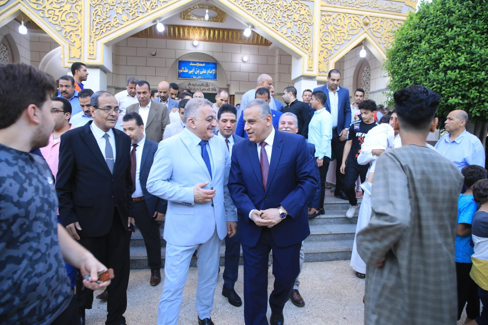 محافظ سوهاج يؤدي صلاة عيد الأضحى المبارك بمسجد "الشرطة" بمدينة ناصر
