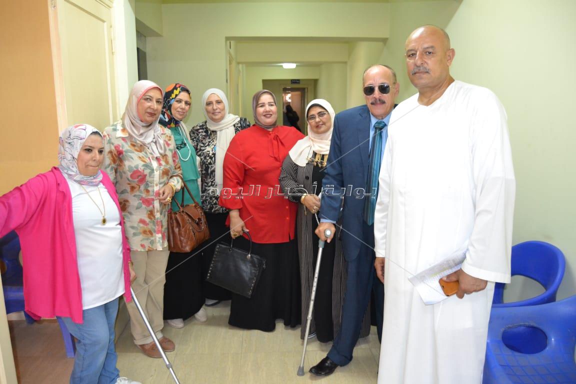 تسليم 31 جهاز تعويضي بتكلفة 370 ألف جنيه ضمن قافله طبية بنادي متحدى الإعاقة بدمنهور