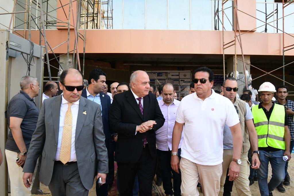 تفاصيل زيارة وزير الصحة لمستشفى نجع حمادي ودشنا .. ظهر عليه الغضب وأصدر قرارات عاجلة