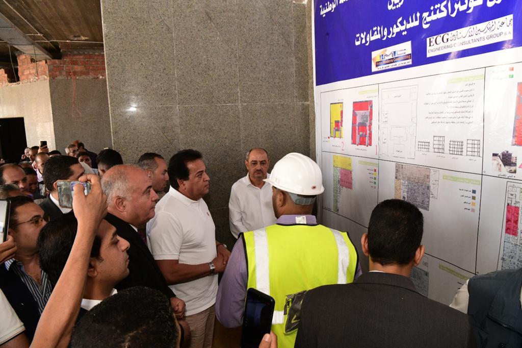 تفاصيل زيارة وزير الصحة لمستشفى نجع حمادي ودشنا .. ظهر عليه الغضب وأصدر قرارات عاجلة