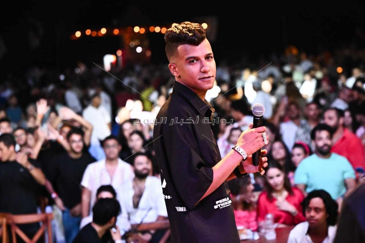 شاكوش يشعل أضخم سهرات العلمين