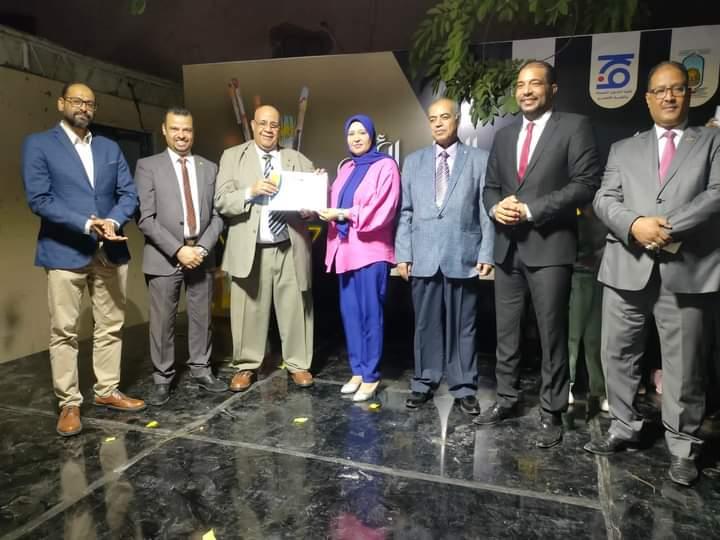 كلية الفنون الجميلة تكرم الدارسين والدارسات ونوابغ الأبداع بالأقصر