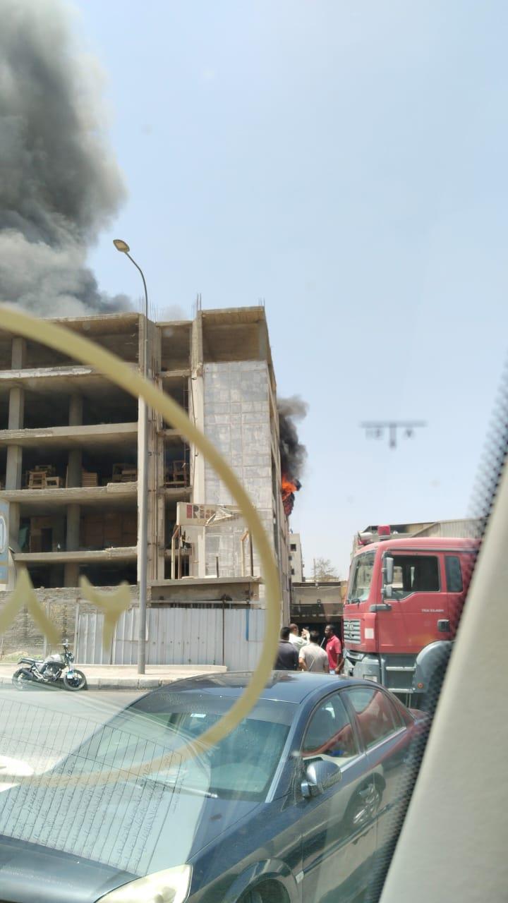 نشوب حريق هائل بمصنع للموبيليا والأخشاب في العبور
