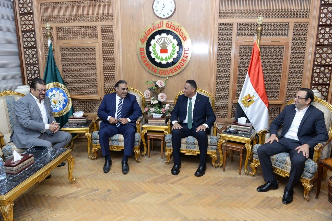  محافظ الدقهلية يستقبل وفد البرنامج الرئاسي لدعم صحة المرأة المصرية  .