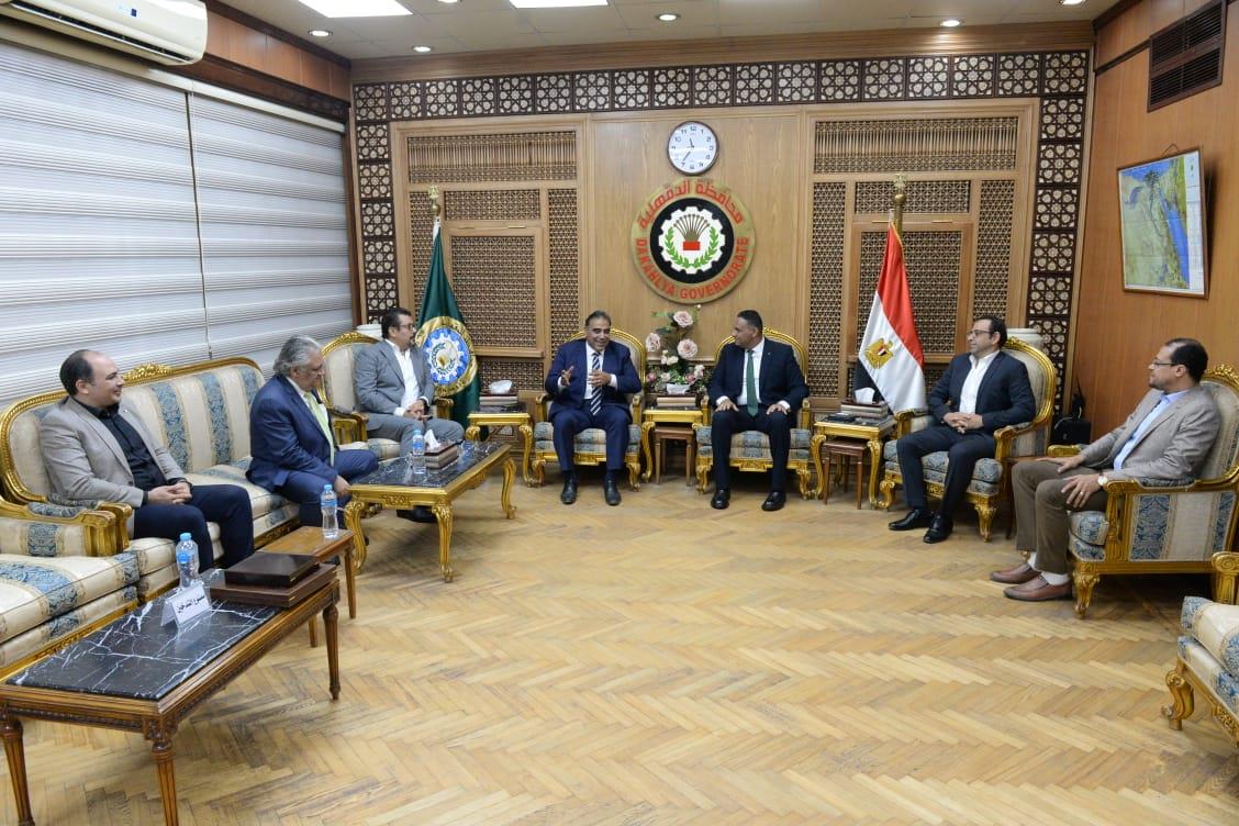  محافظ الدقهلية يستقبل وفد البرنامج الرئاسي لدعم صحة المرأة المصرية  .