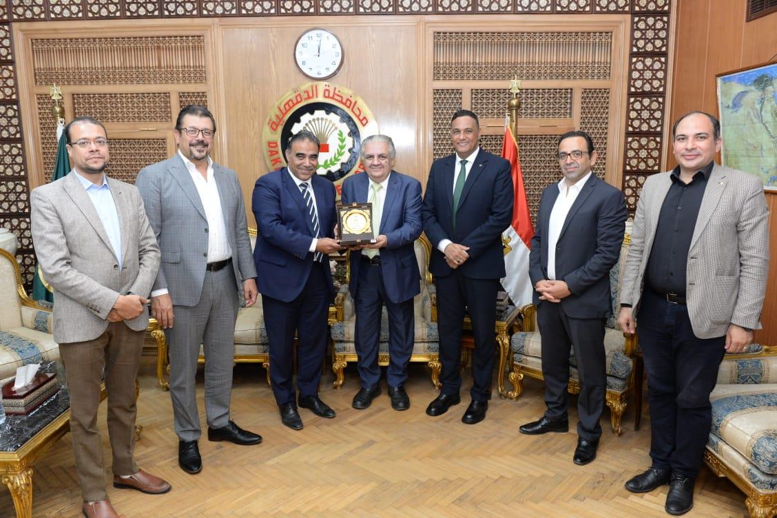  محافظ الدقهلية يستقبل وفد البرنامج الرئاسي لدعم صحة المرأة المصرية  .