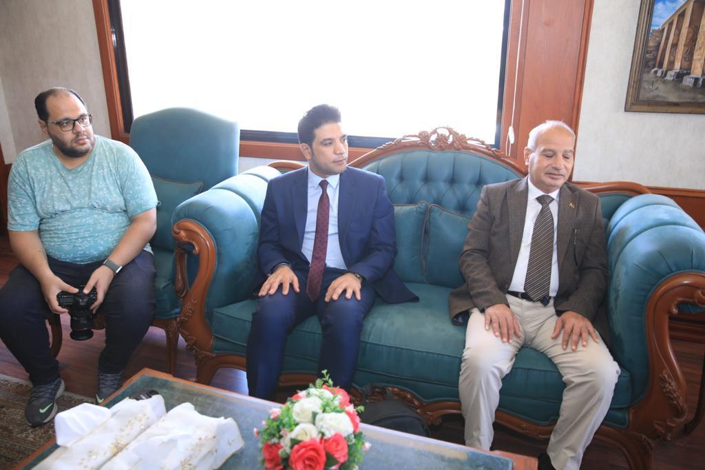محافظ سوهاج يستقبل وفد كلية اللاهوت مجمع المثال المسيحي