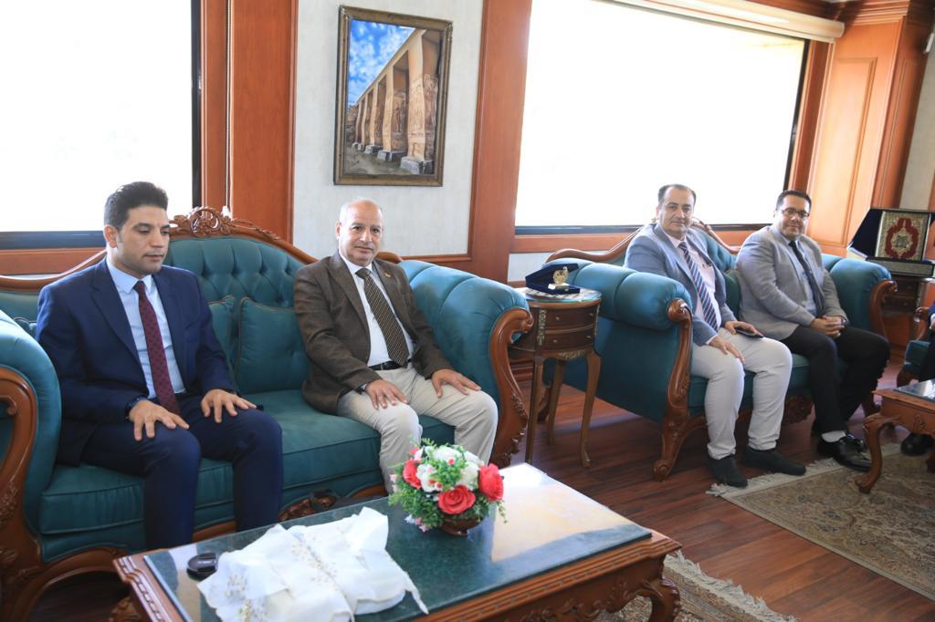 محافظ سوهاج يستقبل وفد كلية اللاهوت مجمع المثال المسيحي