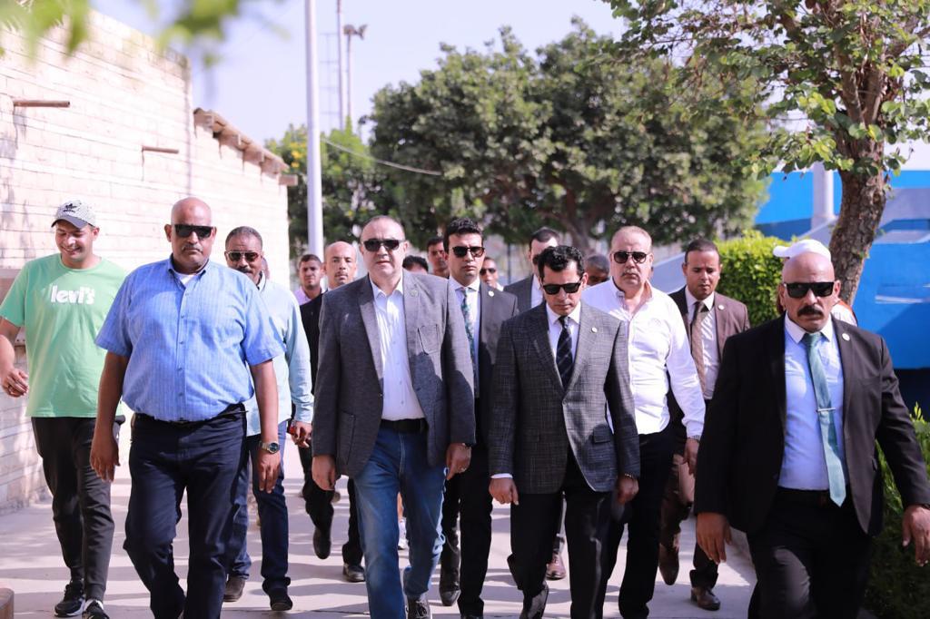 وزير الرياضة يشيد  بالمشروعات الجديدة بنادى الشمس ويتفقد اختبارات كابيتانو مصر بإستاد النادى