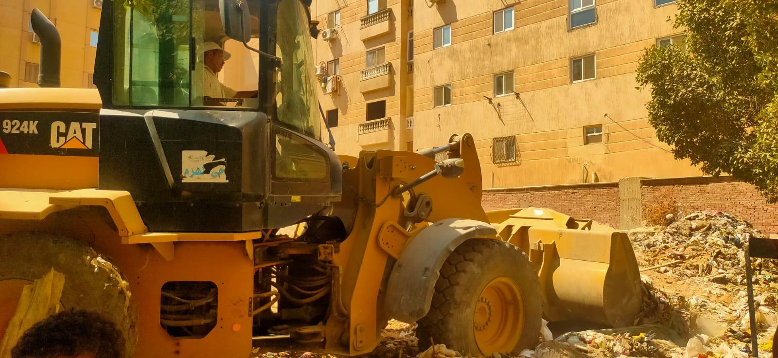 محافظة الجيزة: رفع 525طن تراكمات ومخلفات بقطع الأراضي بحدائق الأهرام 