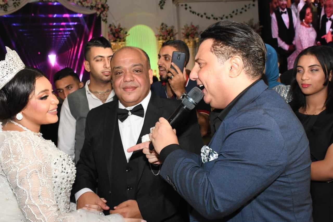 أمينة تحتفل بحفل زفاف ابنة مدير أعمالها بمشاركة حوده بندق ومحمد عبد المنعم 