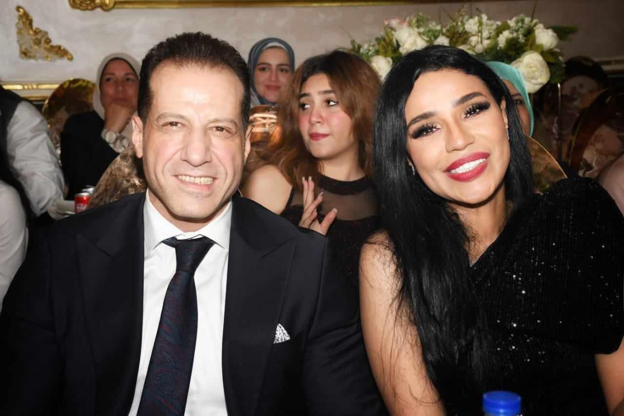 أمينة تحتفل بحفل زفاف ابنة مدير أعمالها بمشاركة حوده بندق ومحمد عبد المنعم 