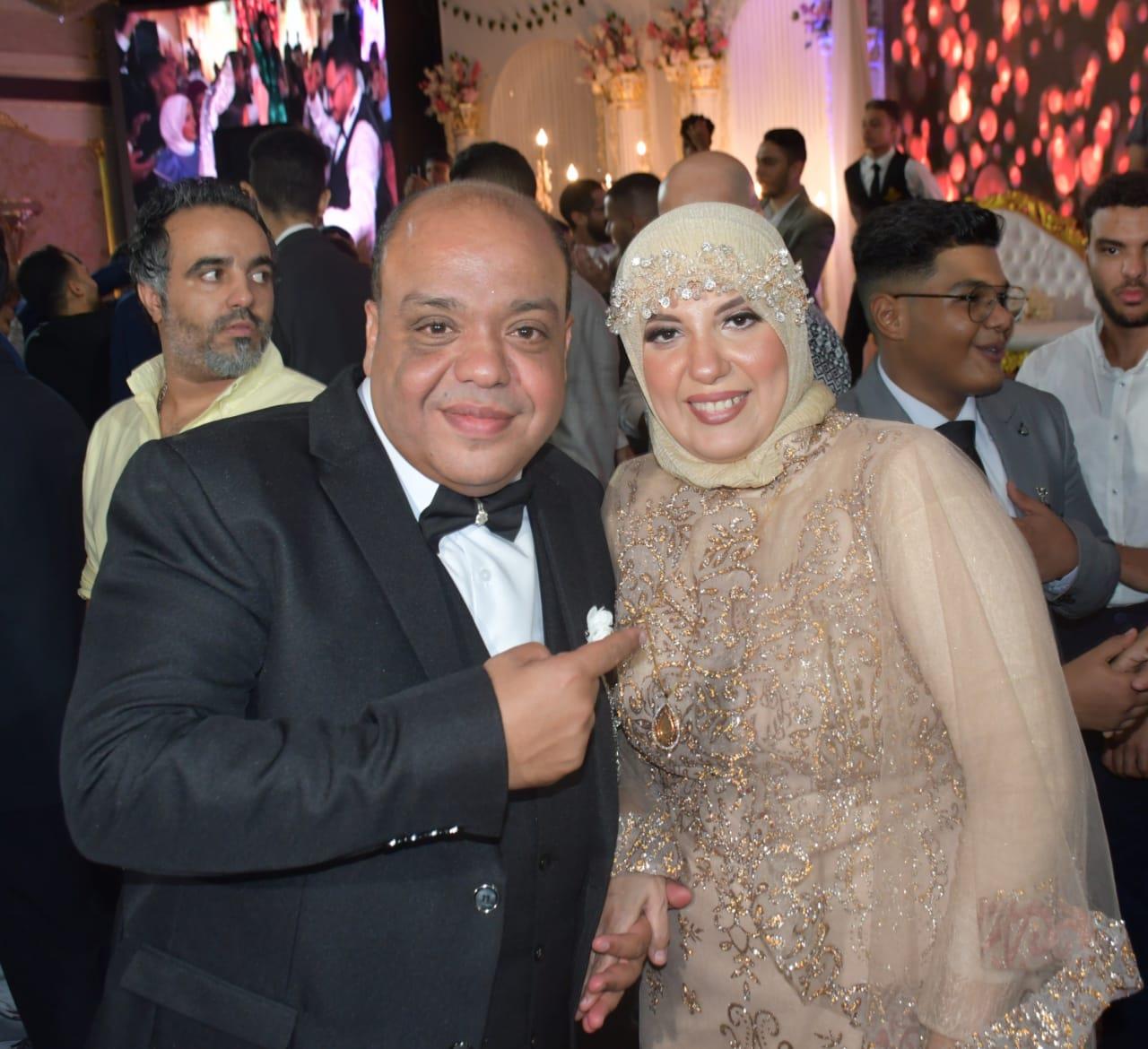 أمينة تحتفل بحفل زفاف ابنة مدير أعمالها بمشاركة حوده بندق ومحمد عبد المنعم 
