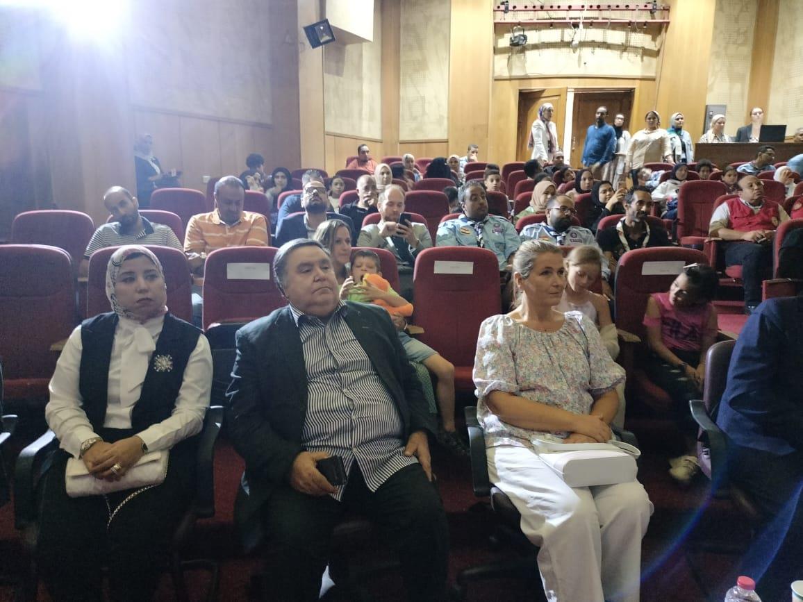 تحت عنوان "بطلات مصريات وتشيكيات" افتتاح معرض لوحات  بمكتبة مصر العامة بالإسماعيلية 