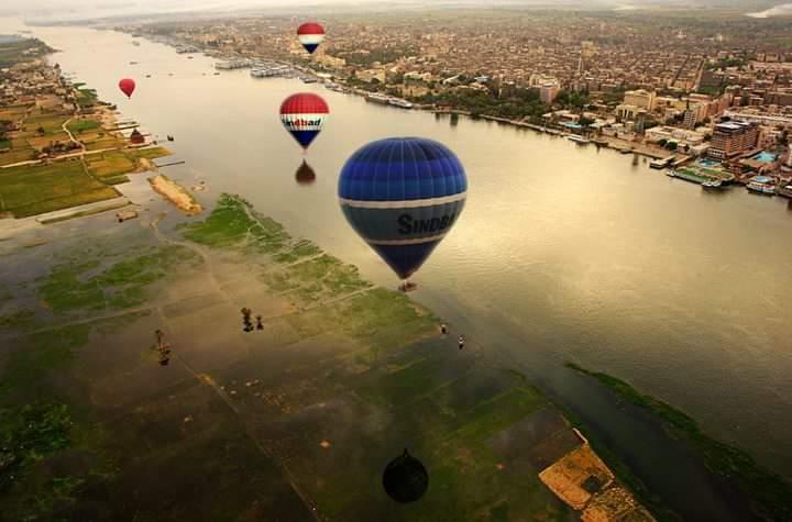 35 رحلة بالون طائر تغرد فى سماء الاقصر اليوم وعلى متنها 845 سائح