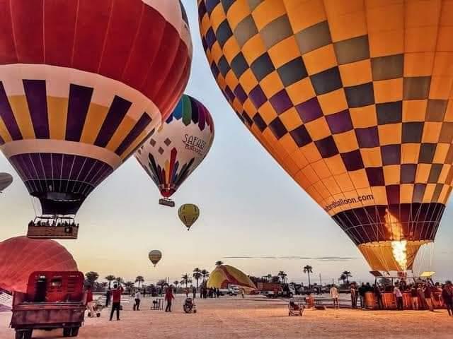 35 رحلة بالون طائر تغرد فى سماء الاقصر اليوم وعلى متنها 845 سائح